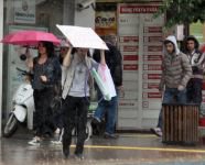 YAĞMUR HAYATI FELÇ ETTİ....