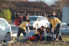 YİNE KAVŞAK KAZASI, 4 KİŞİ YARALANDI