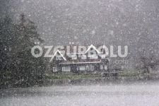 21 NİSAN'DA LAPA LAPA KAR YAĞDI