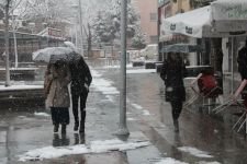 23 NİSAN'DA SAATLERCE KAR YAĞDI