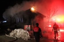 6 İŞYERİ ALEV ALEV YANDI