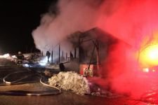 6 İŞYERİ ALEV ALEV YANDI