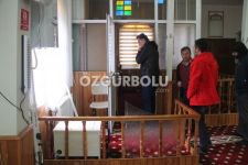 ALÇAKLAR HIRSIZLIK İÇİN CAMİYE GİRDİ