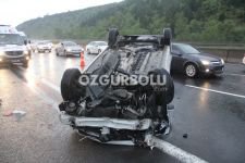 ARAÇ TAKLA ATARAK TERS DÖNDÜ