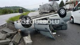 ARAÇ TAKLA ATTI, 2 KİŞİ YARALANDI