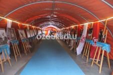 FOTOĞRAF SERGİSİNİN ÇADIRDA NE İŞİ VAR...