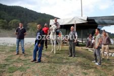 ATI VE TÜFEĞİYLE KÖYLÜLERE DESTEK OLDU