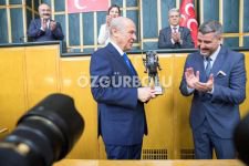 BAHÇELİ'YE KÖROĞLU HEYKELİ HEDİYE EDİLDİ