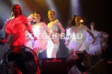 BENGÜ FESTİVALE RENK KATTI