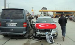 BENZİNLİKTE KAFA KAFAYA ÇARPIŞTILAR