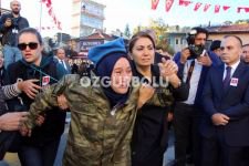 EŞİNİ BİR AN OLSUN YALNIZ BIRAKMADI