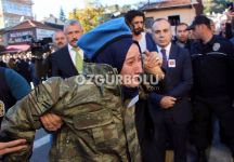 EŞİNİ BİR AN OLSUN YALNIZ BIRAKMADI