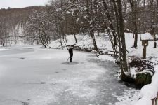 GÖLÜN DİBİNDEN CEP TELEFONLARI ÇIKTI