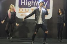 HİGHWAY'DEN GÜZELLER GEÇTİ...