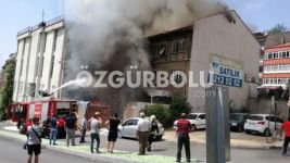 İKİ KATLI EV ALEV ALEV YANDI