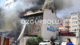 İKİ KATLI EV ALEV ALEV YANDI