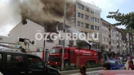 İKİ KATLI EV ALEV ALEV YANDI