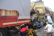 KAMYON TIR ARKADAN ÇARPTI, SÜRÜCÜ HAYATINI KAYBETTİ