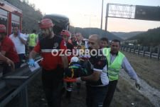 KAMYON VE YOLCU OTOBÜSÜ ÇARPIŞTI, 1 ÖLÜ 21 YARALI