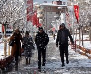 KENT MERKEZİ BEYAZA BÜRÜNDÜ