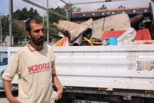 KİRASINI ÖDEMEDİ, EŞYALARIYLA EVDEN ATILDI