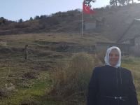 KÖYÜNE DEV TÜRK BAYRAĞI DİKTİ