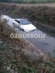 LÜKS OTOMOBİLLE KANALA UÇTU