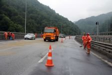 MOTOR YERİNDEN ÇIKTI, ARAÇ 50 METRE KAYDI