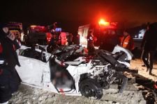 OTOMOBİL İKİYE BÖLÜNDÜ