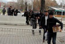 POLİSTEN ÜNİVERSİTE ÖĞRENCİLERİNE BASKIN