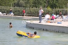 SICAKTAN BUNALAN HAVUZLARA KOŞUYOR