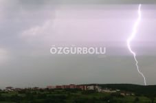 ŞİMŞEKLERİN DANSI