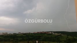 ŞİMŞEKLERİN DANSI