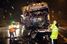 TEM'DE TIR TIR'A ARKADAN ÇARPTI