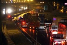 TEM'DE TIR TIR'A ARKADAN ÇARPTI