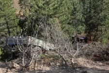 TRAKTÖR UÇURUMA UÇTU, 1 KİŞİ ÖLDÜ