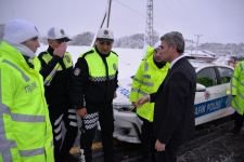 VALİ KARLA MÜCADELE BÖLGESİNDE