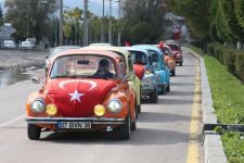 VOSVOS SEVERLERİN CUMHURİYET COŞKUSU