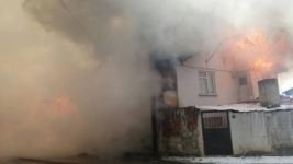 YAŞLI ADAM GÖZYAŞLARINA BOĞULDU