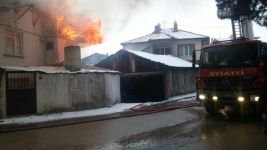 YAŞLI ADAM GÖZYAŞLARINA BOĞULDU