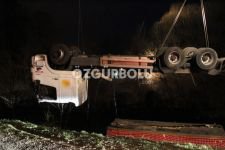 YOL KENARINDAKİ DEREYE UÇTU