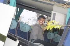 YOLCU OTOBÜSÜ DEREYE UÇTU, 7 KİŞİ YARALANDI