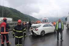 2 ŞERİT KAZA YÜZÜNDEN TRAFİĞE KAPANDI