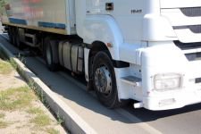 TIR'IN ALTINA YAŞAMINI YİTİRDİ