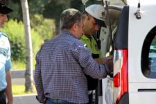 TIR'IN ALTINA YAŞAMINI YİTİRDİ