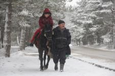 ABANT BEYAZ GELİNLİĞİ GİYDİ