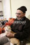 ALİ DEDE KEDİLERİYLE SICAK YUVASINDA