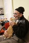 ALİ DEDE KEDİLERİYLE SICAK YUVASINDA