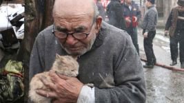ALİ DEDE KEDİLERİYLE SICAK YUVASINDA