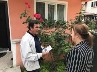 ARZU AYDIN DURMAK BİLMİYOR